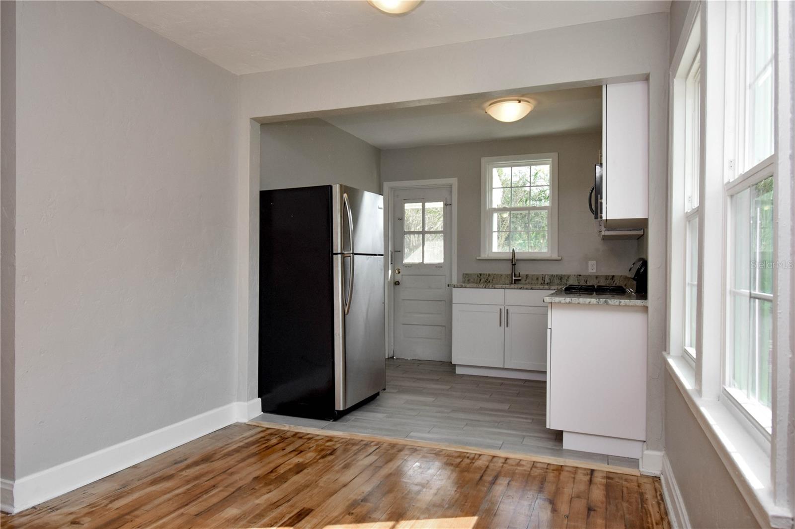Image 6 of 12 For 1028 3rd Avenue