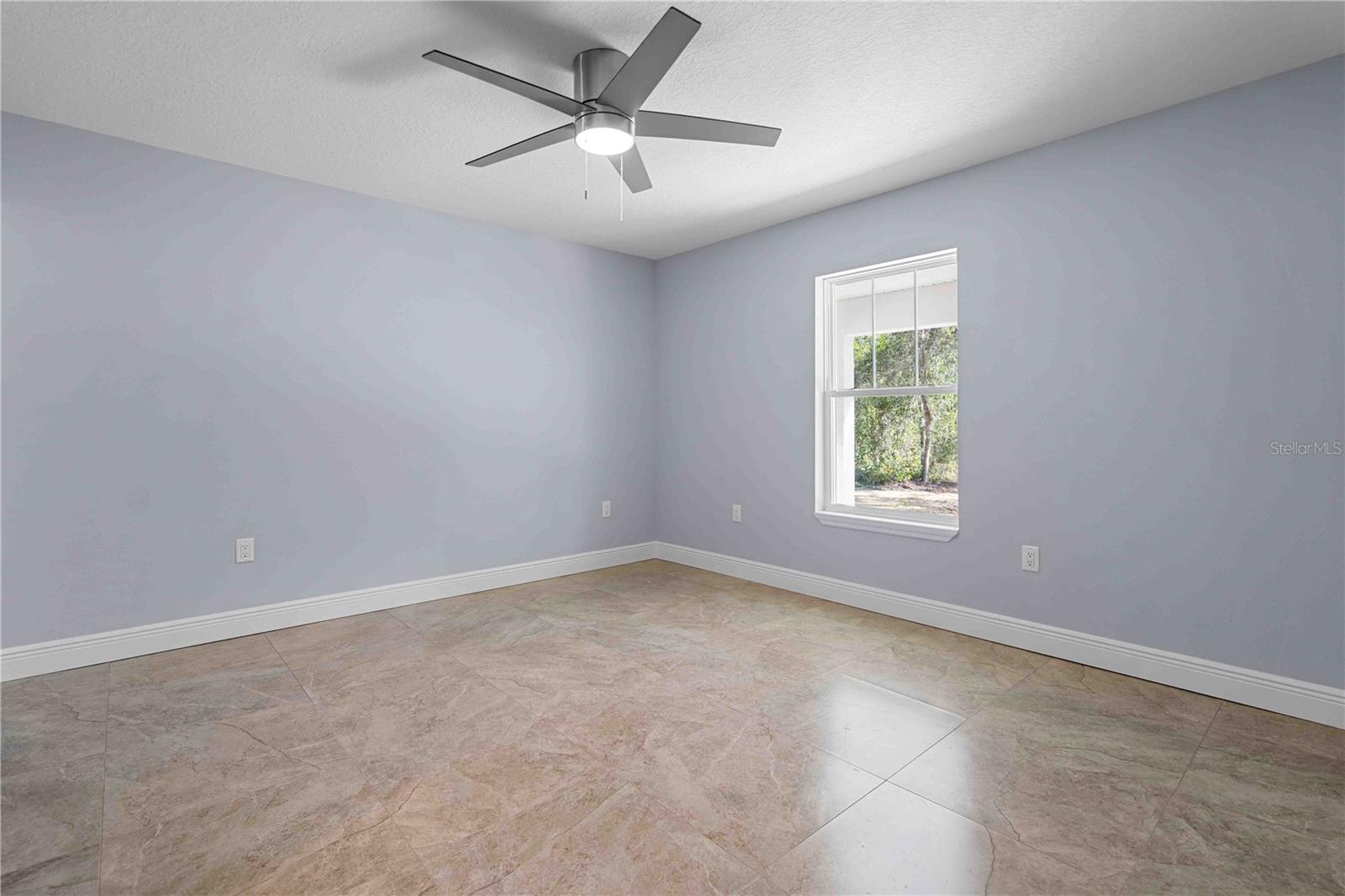 Image 15 of 38 For 11651 107 Place