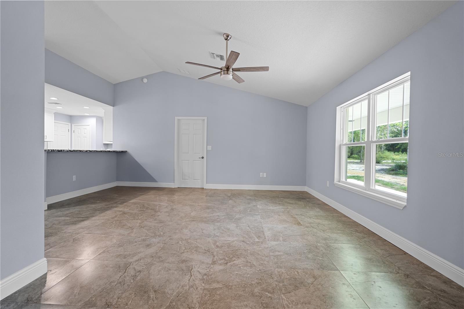 Image 4 of 38 For 11651 107 Place
