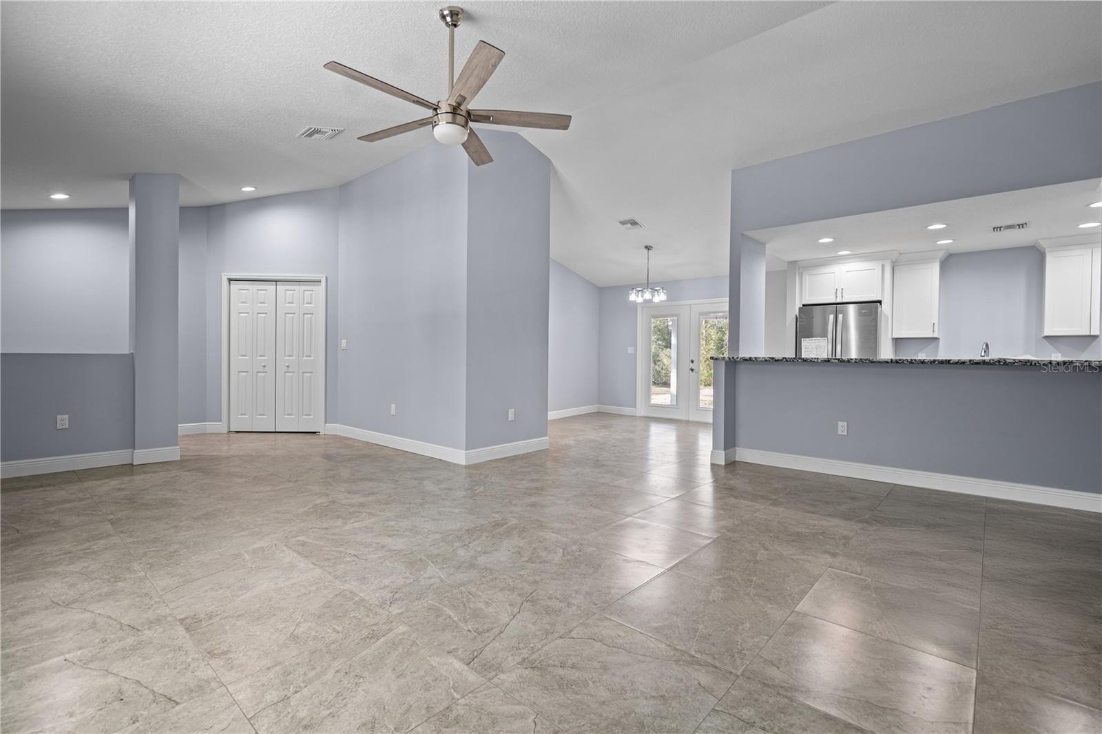 Image 6 of 38 For 11651 107 Place