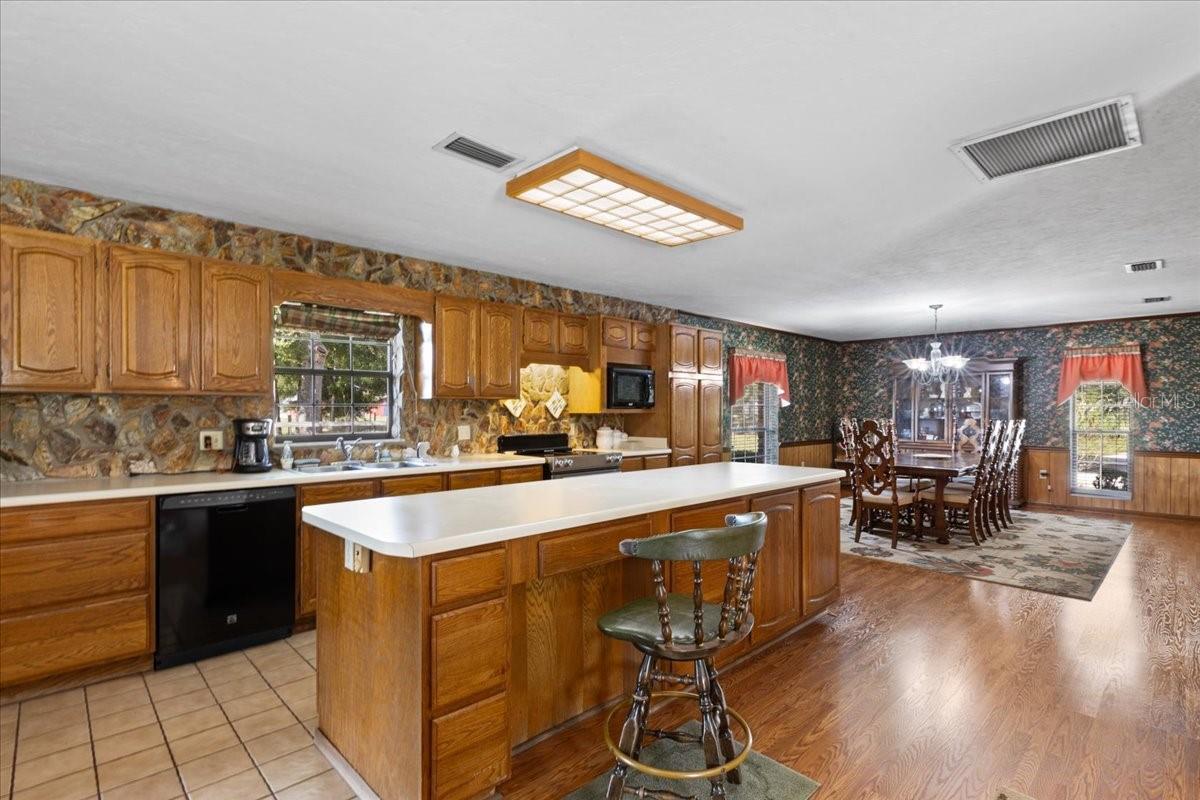 Image 7 of 67 For 7551 115th Street