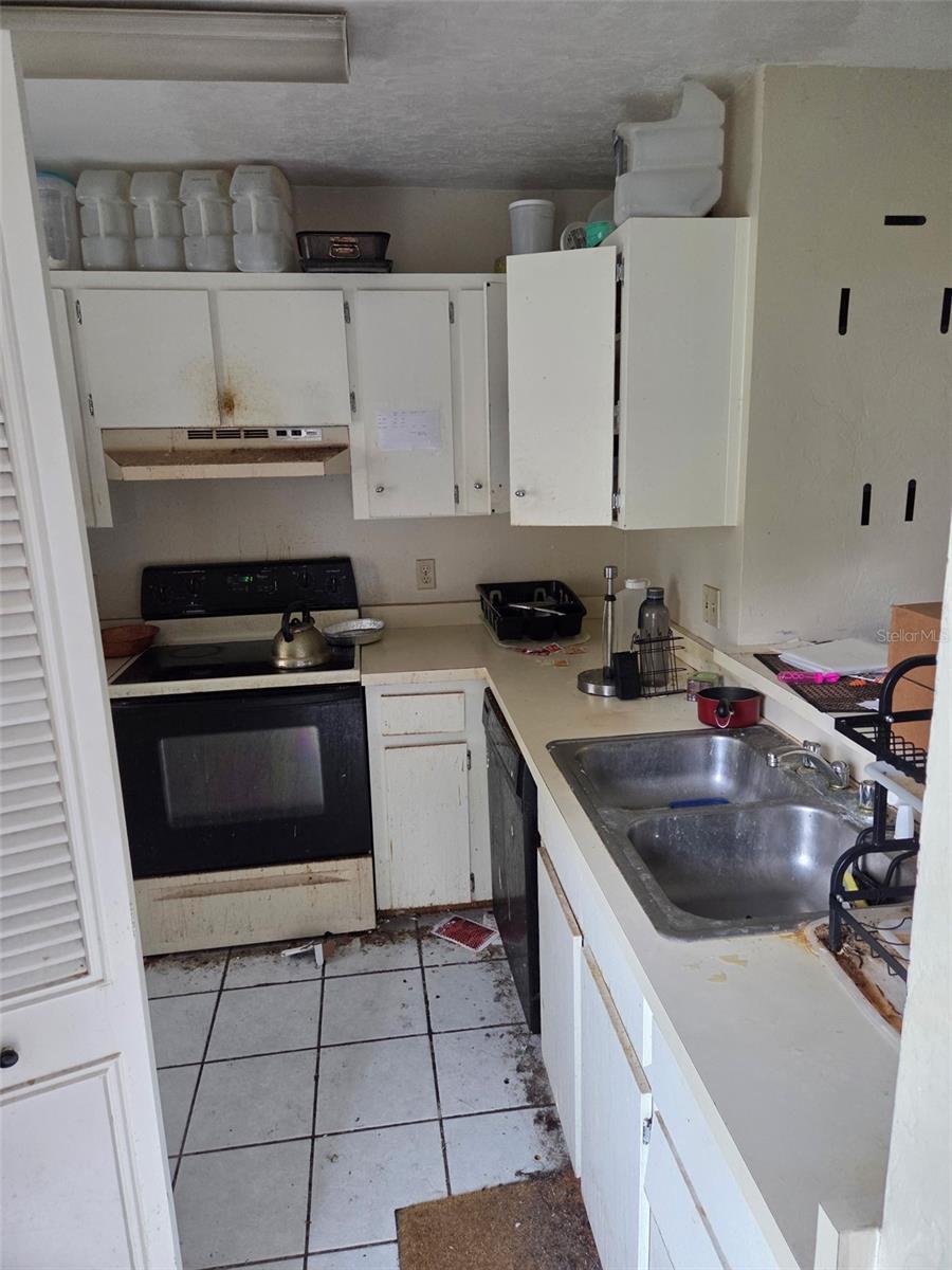 Image 3 of 11 For 841 60th Terrace