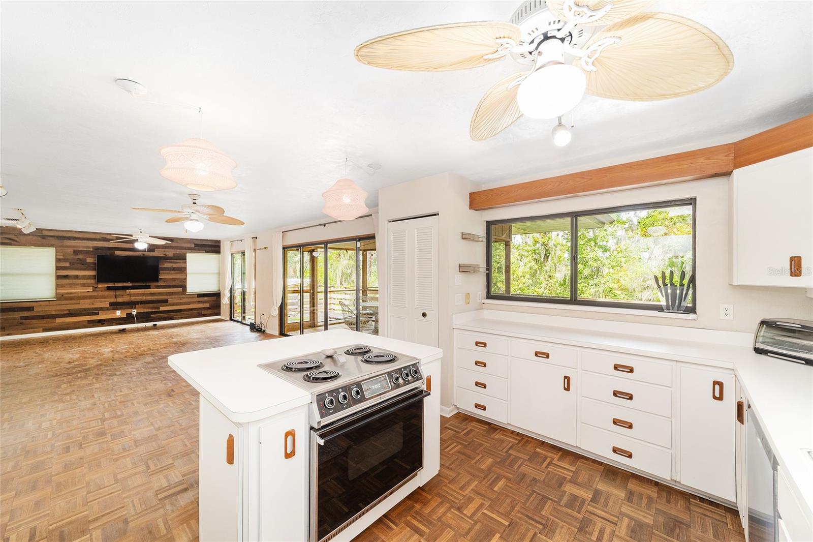 Image 11 of 49 For 20810 132nd Avenue