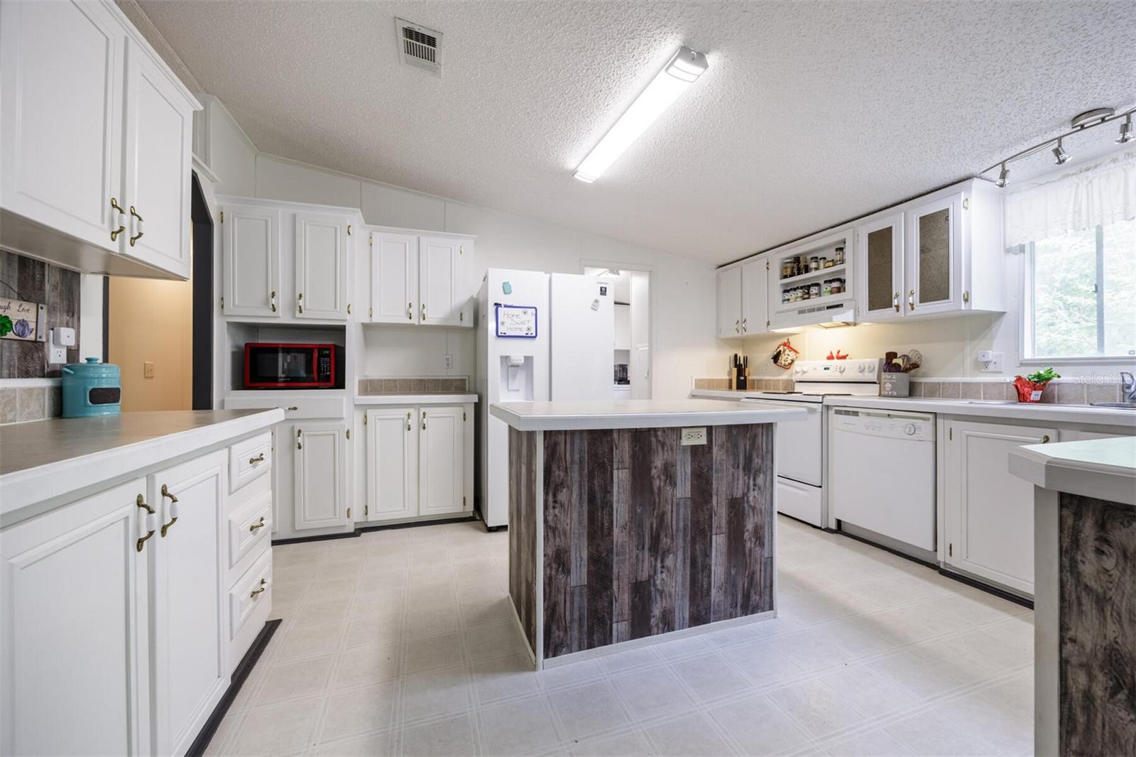 Image 16 of 49 For 6527 155th Street