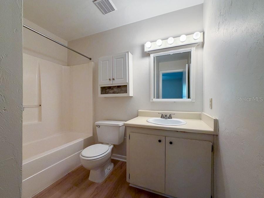 Image 14 of 17 For 109 16th Avenue Q301