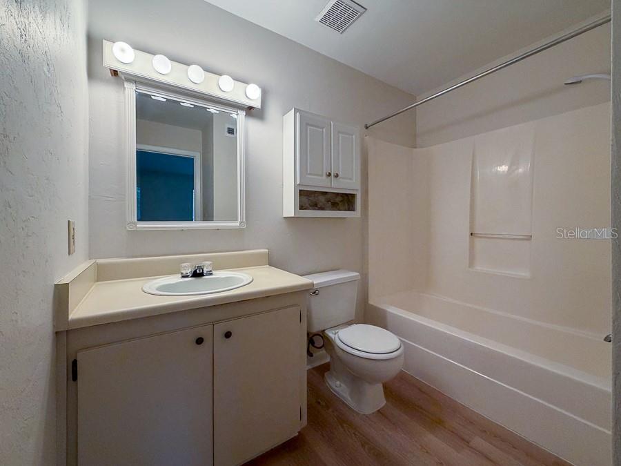 Image 7 of 17 For 109 16th Avenue Q301