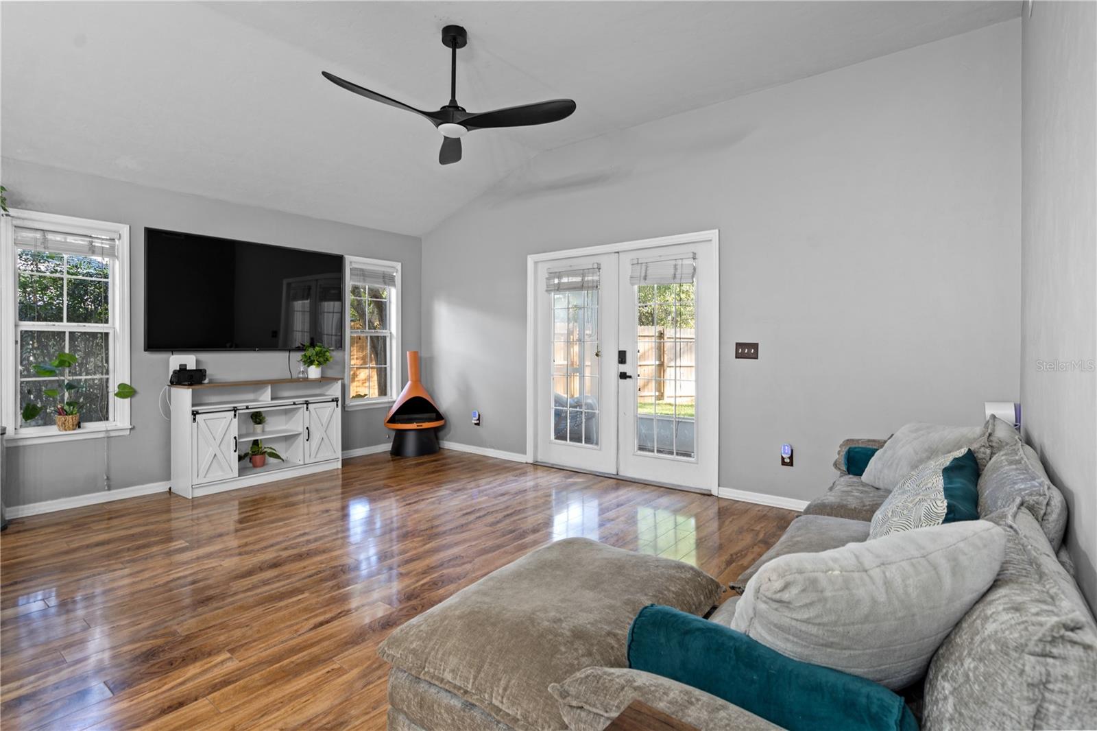 Image 14 of 32 For 6237 109th Place