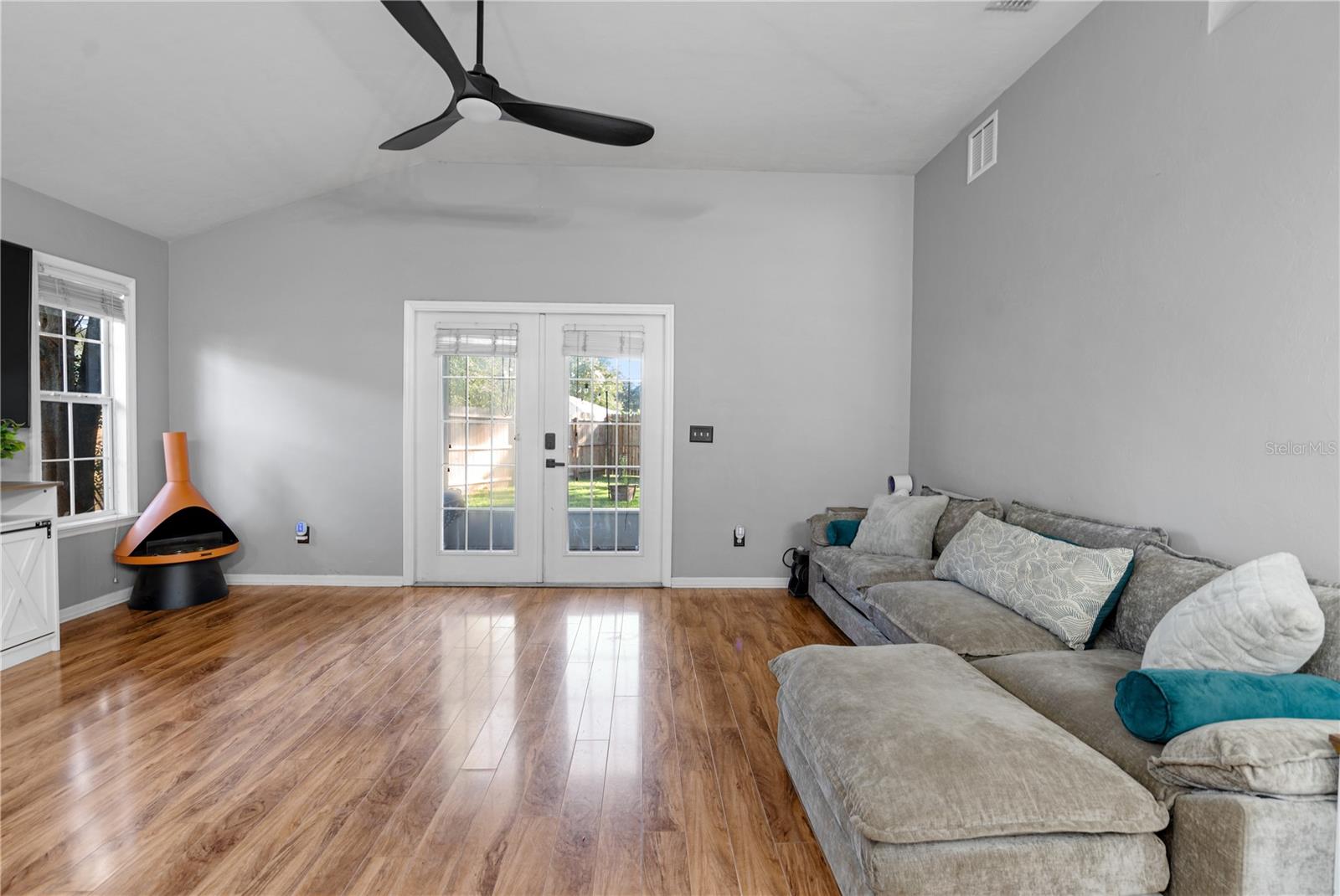 Image 15 of 32 For 6237 109th Place