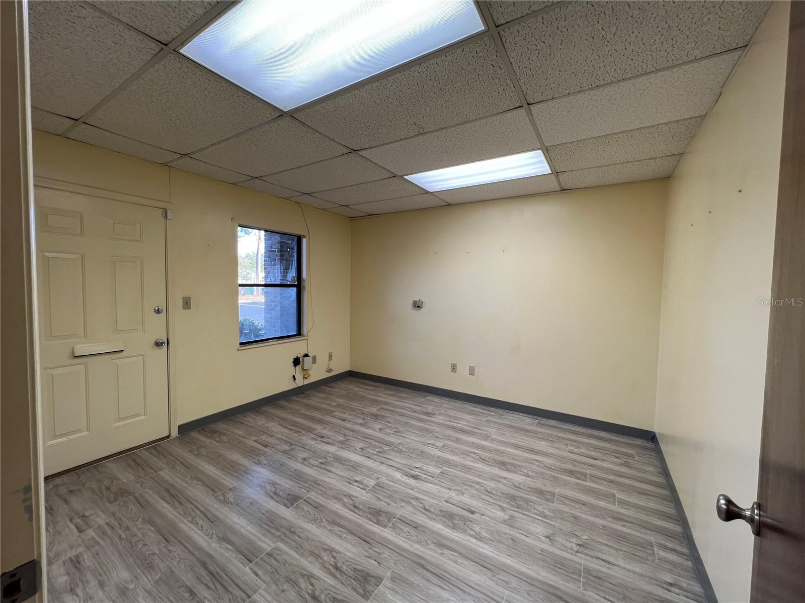 Image 4 of 14 For 550 Balmoral Circle N 3rd Buildi