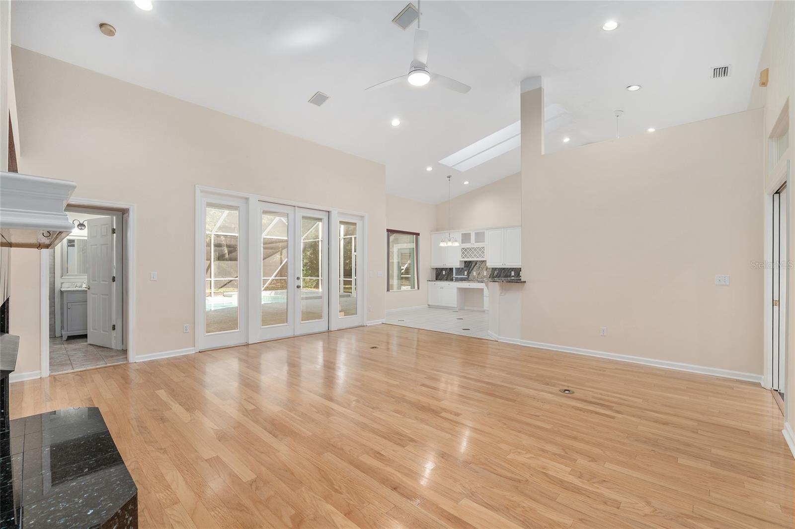 Image 15 of 81 For 13424 4th Lane