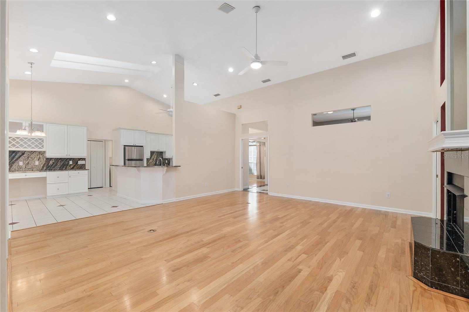 Image 18 of 81 For 13424 4th Lane