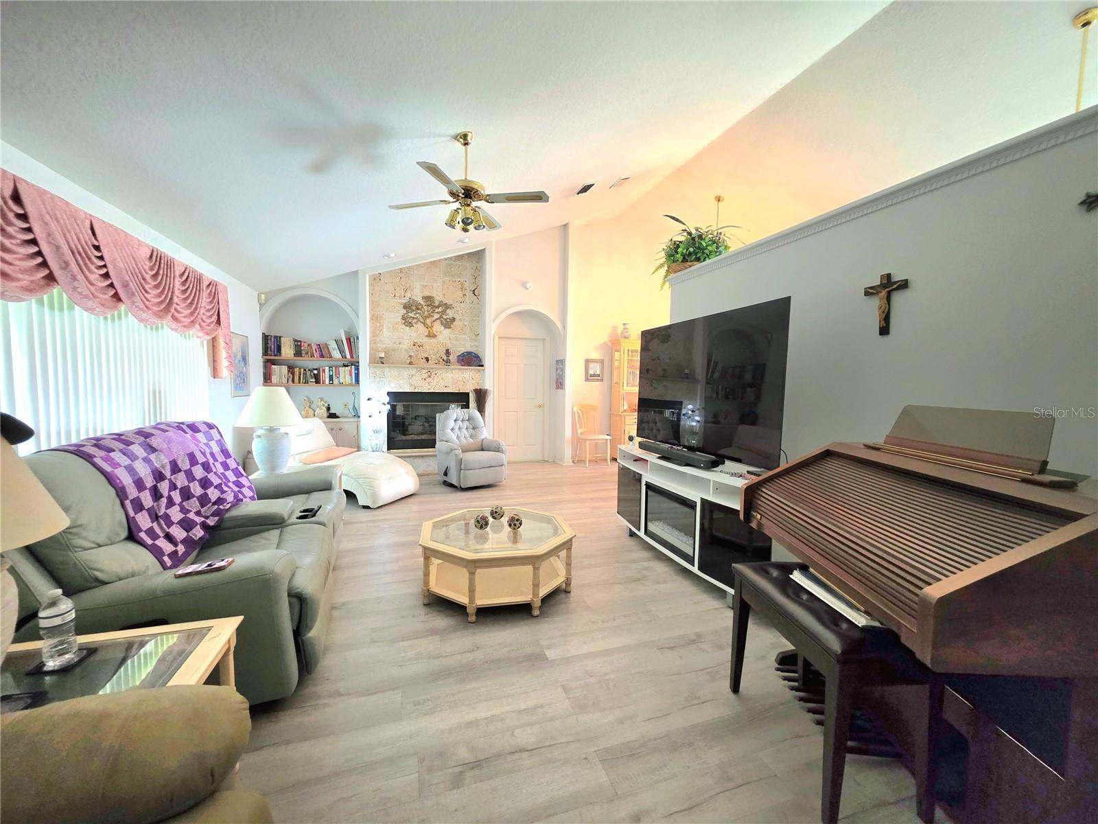 Image 5 of 23 For 93 Hickory Loop