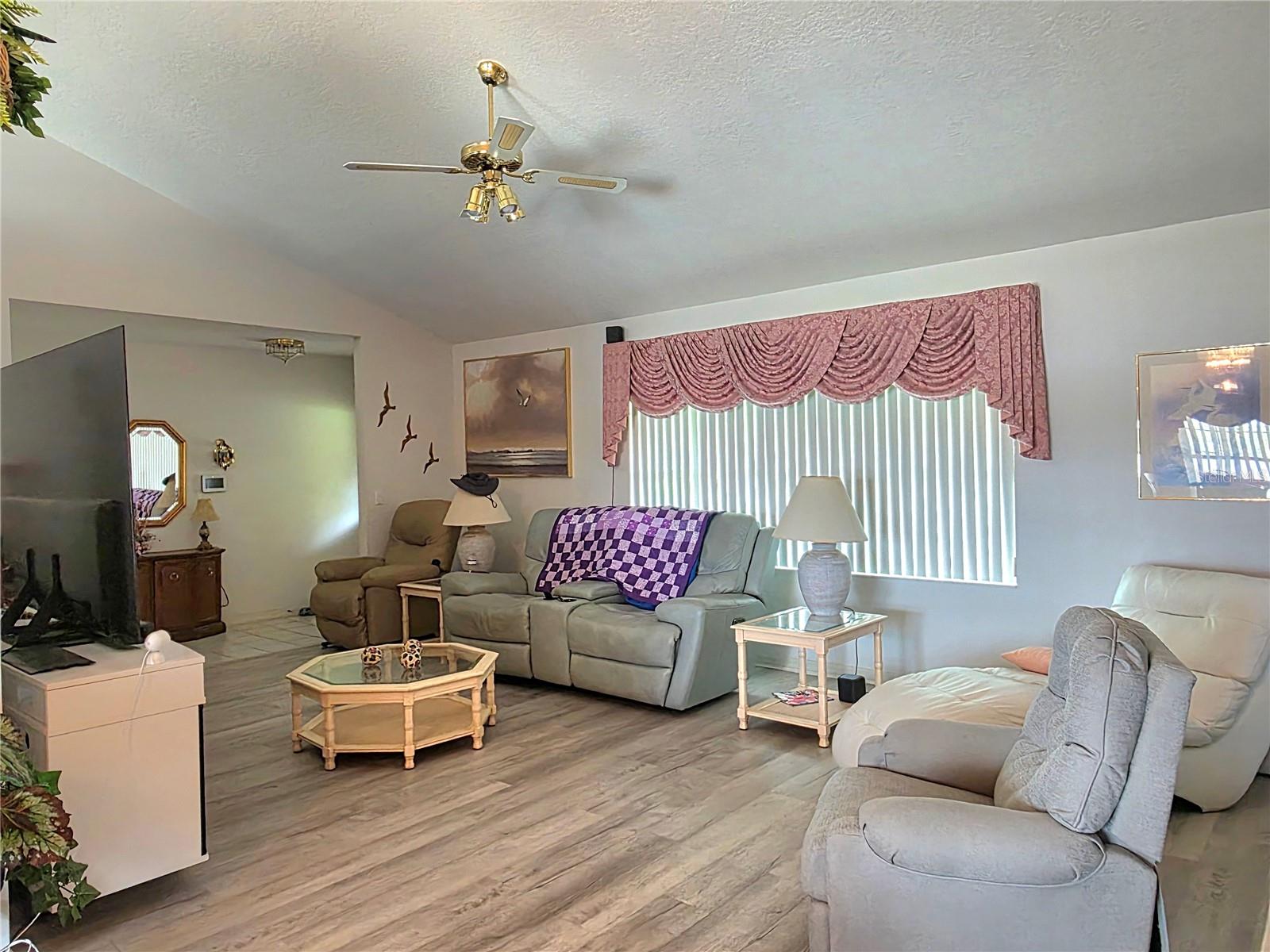 Image 6 of 23 For 93 Hickory Loop