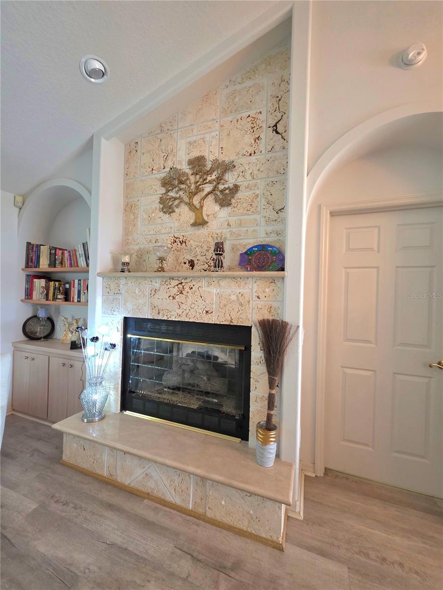 Image 7 of 23 For 93 Hickory Loop