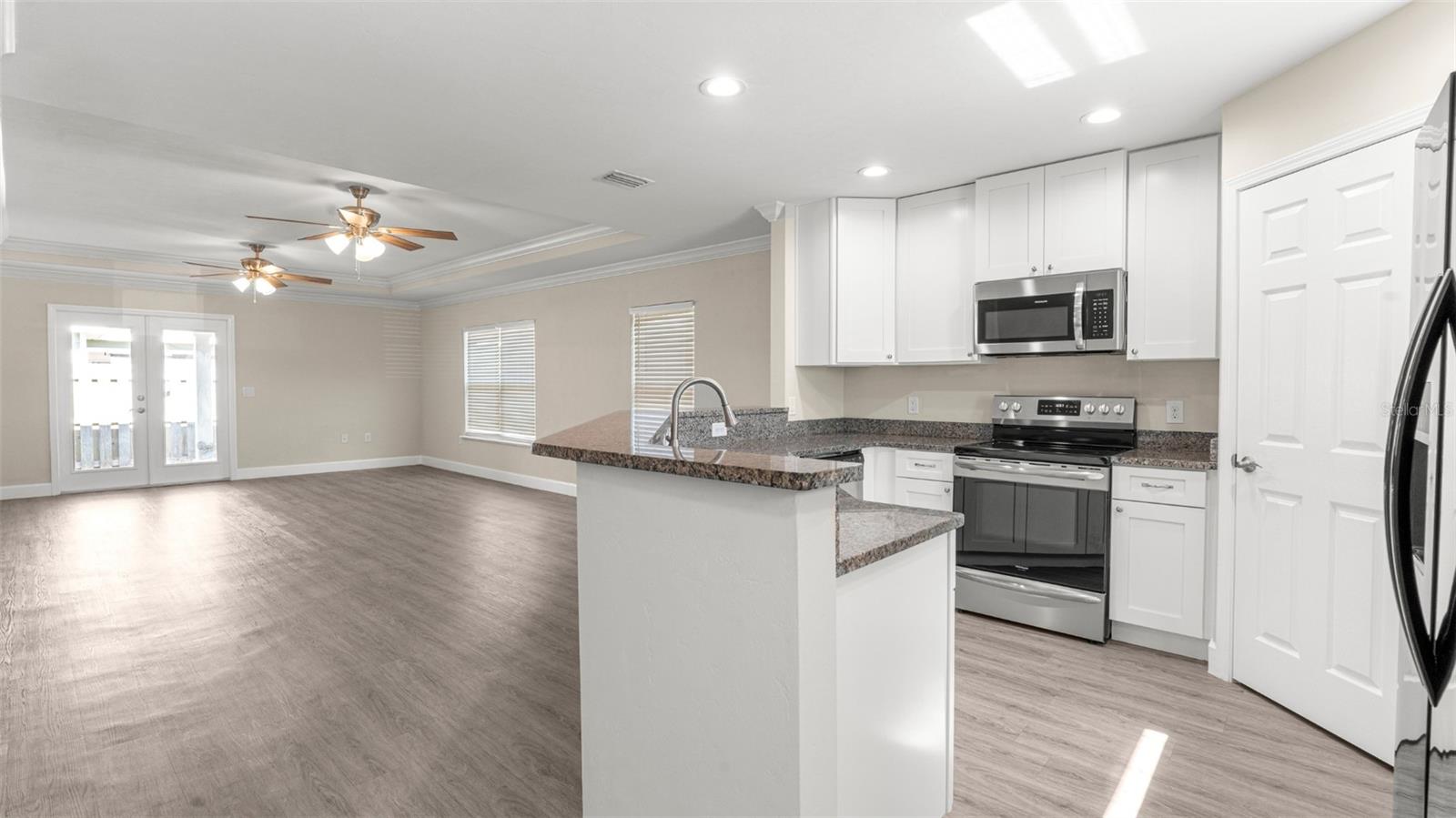 Image 3 of 12 For 25093 11th Court