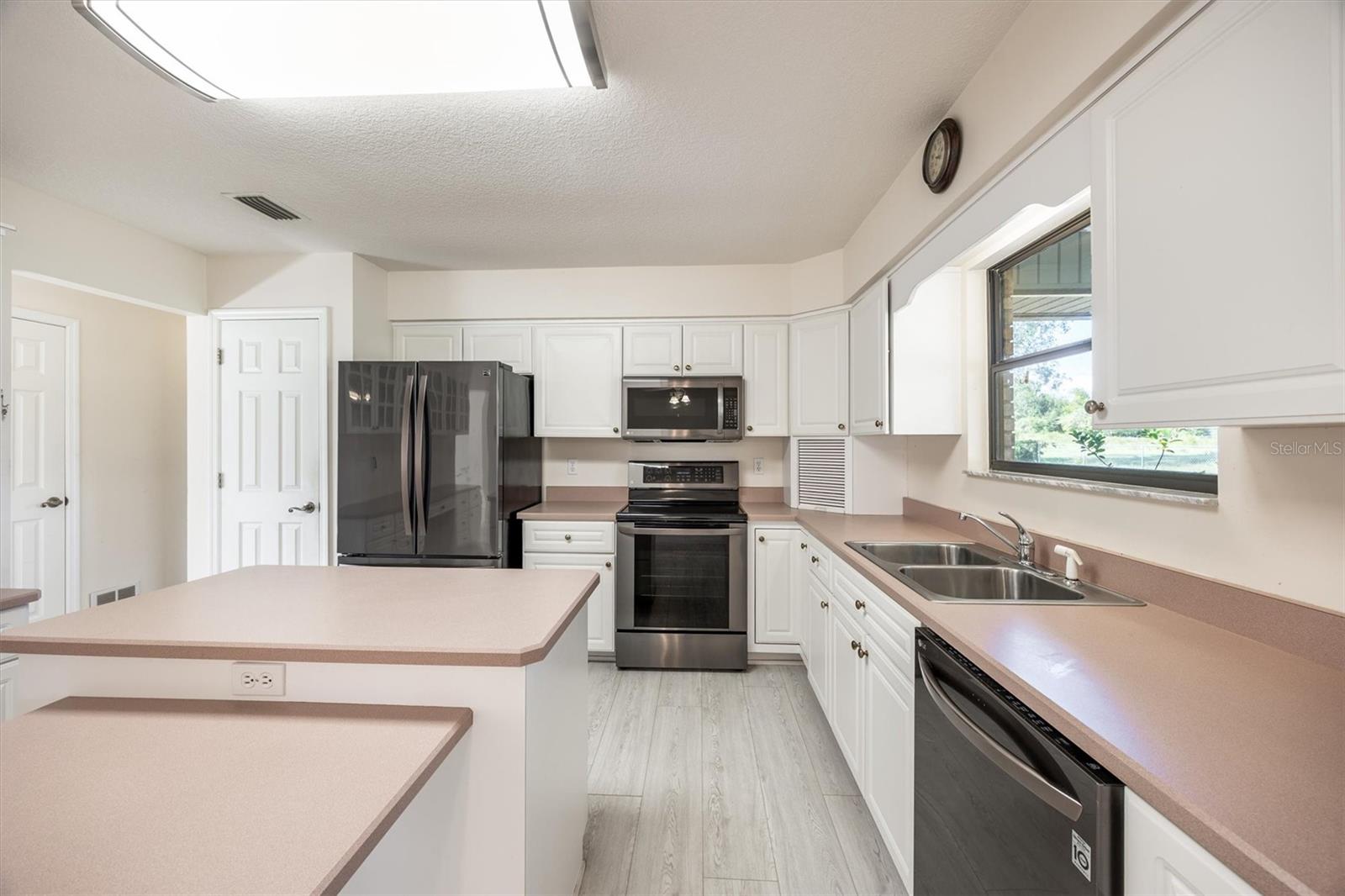 Image 31 of 51 For 4479 2nd Avenue