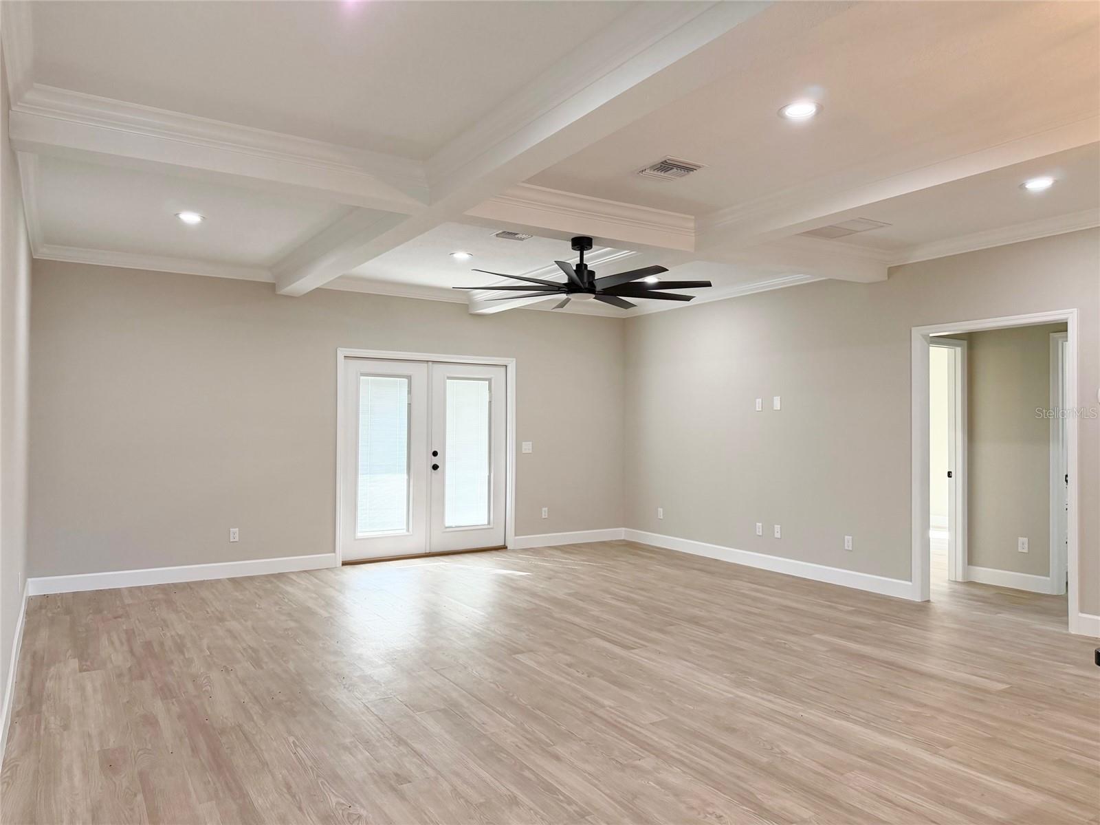 Image 2 of 27 For 131 Hillcrest Circle Ne