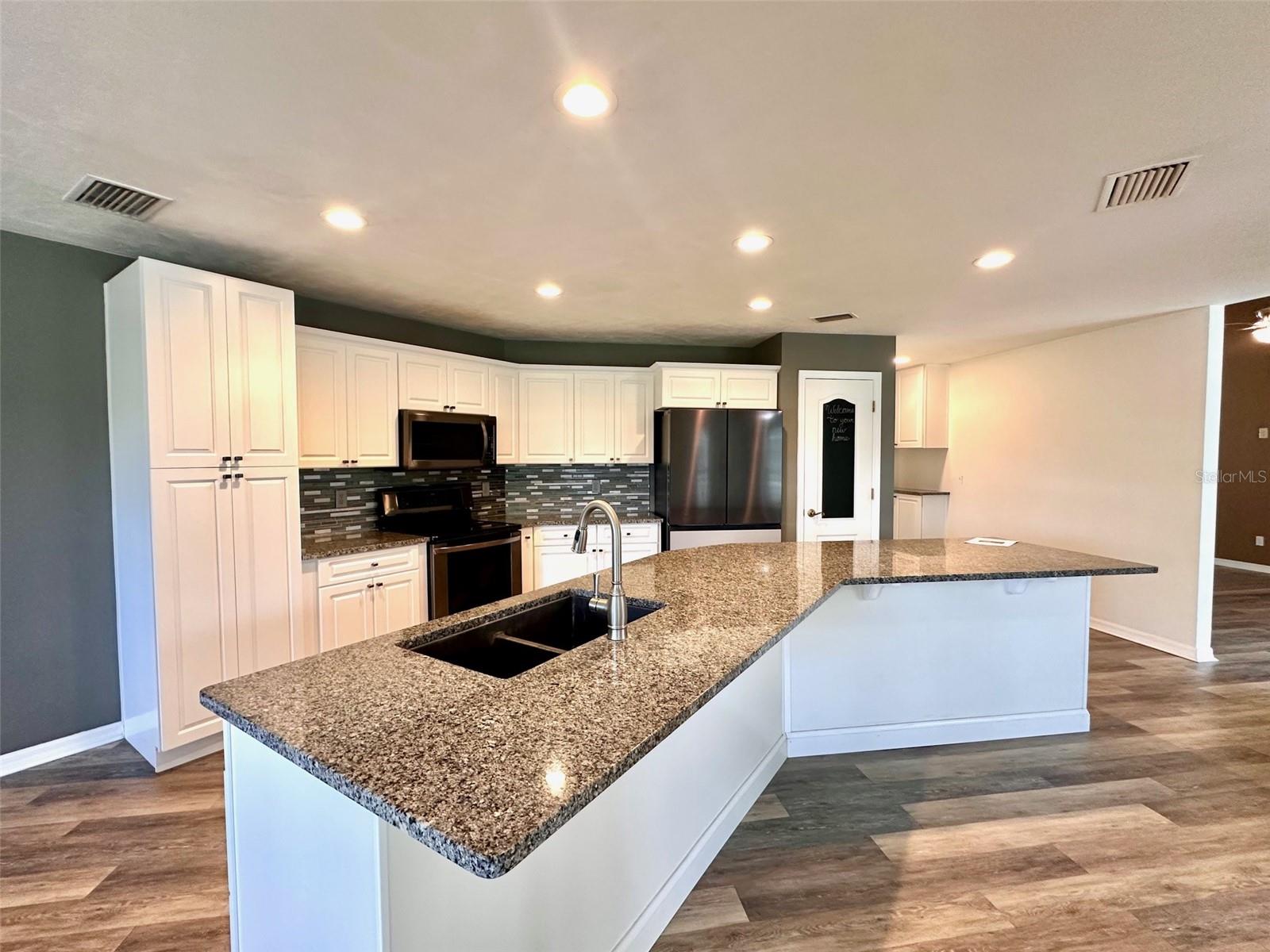 Image 19 of 31 For 17598 181st Street