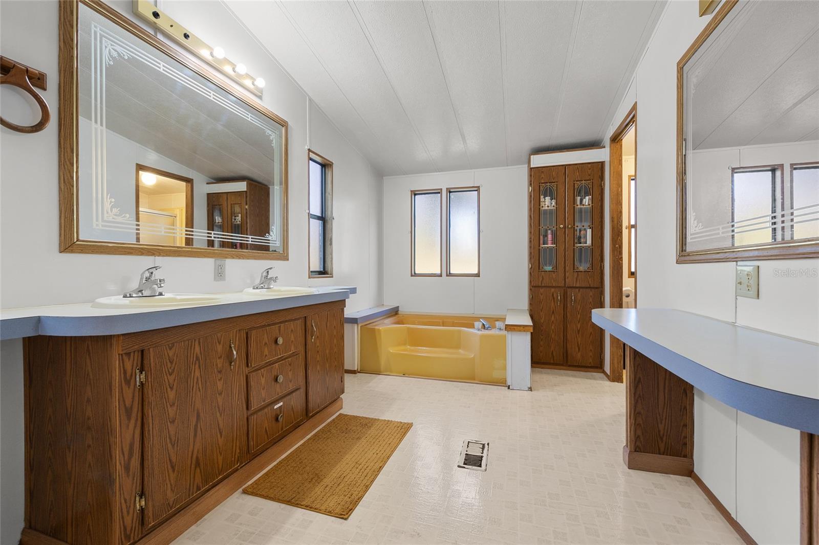 Image 20 of 45 For 5016 170th Street