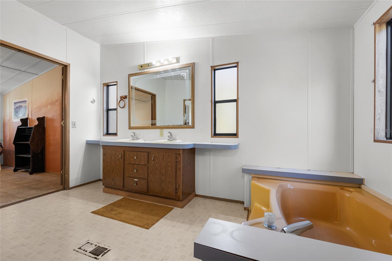 Image 21 of 45 For 5016 170th Street