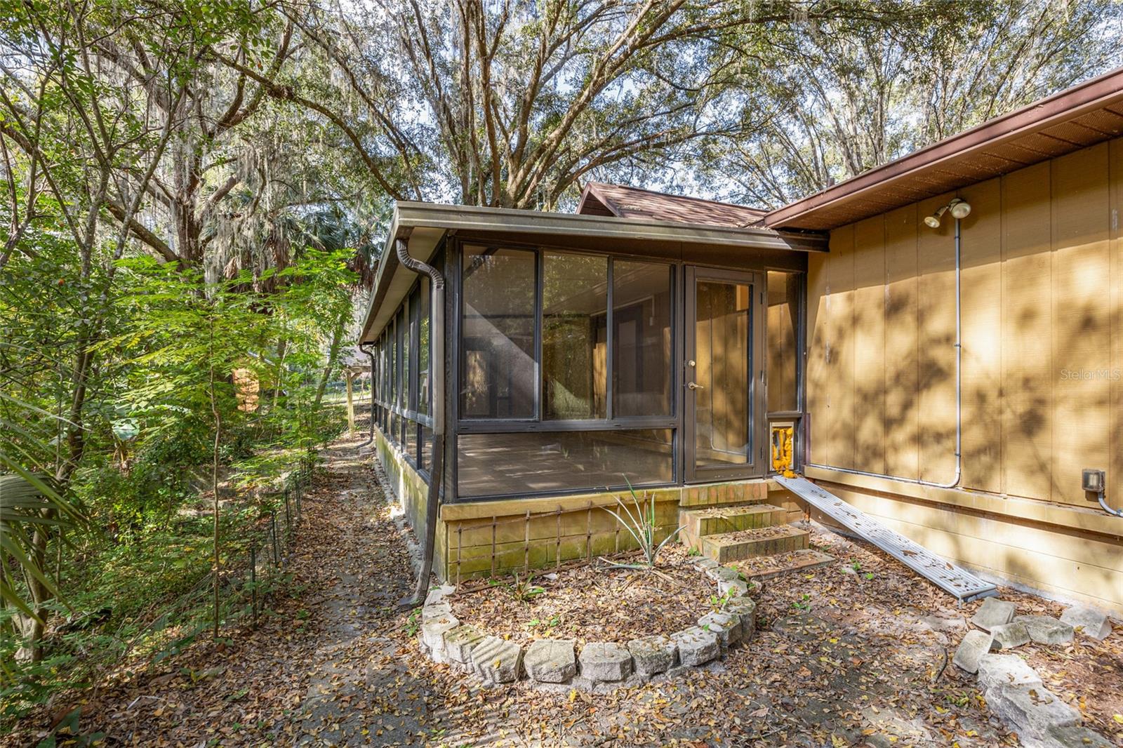 Image 25 of 29 For 1637 42nd Place