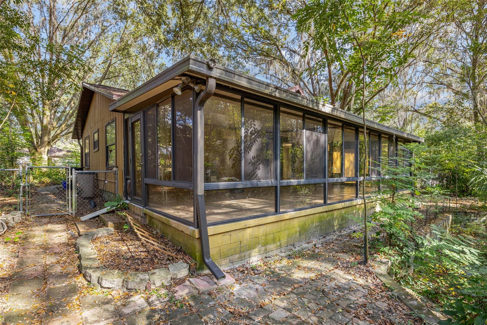 Image 26 of 29 For 1637 42nd Place