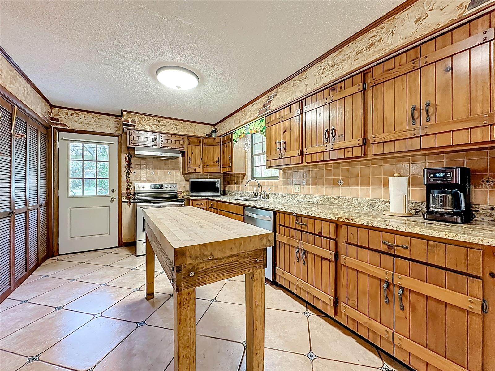 Image 14 of 69 For 35061 Karen Road