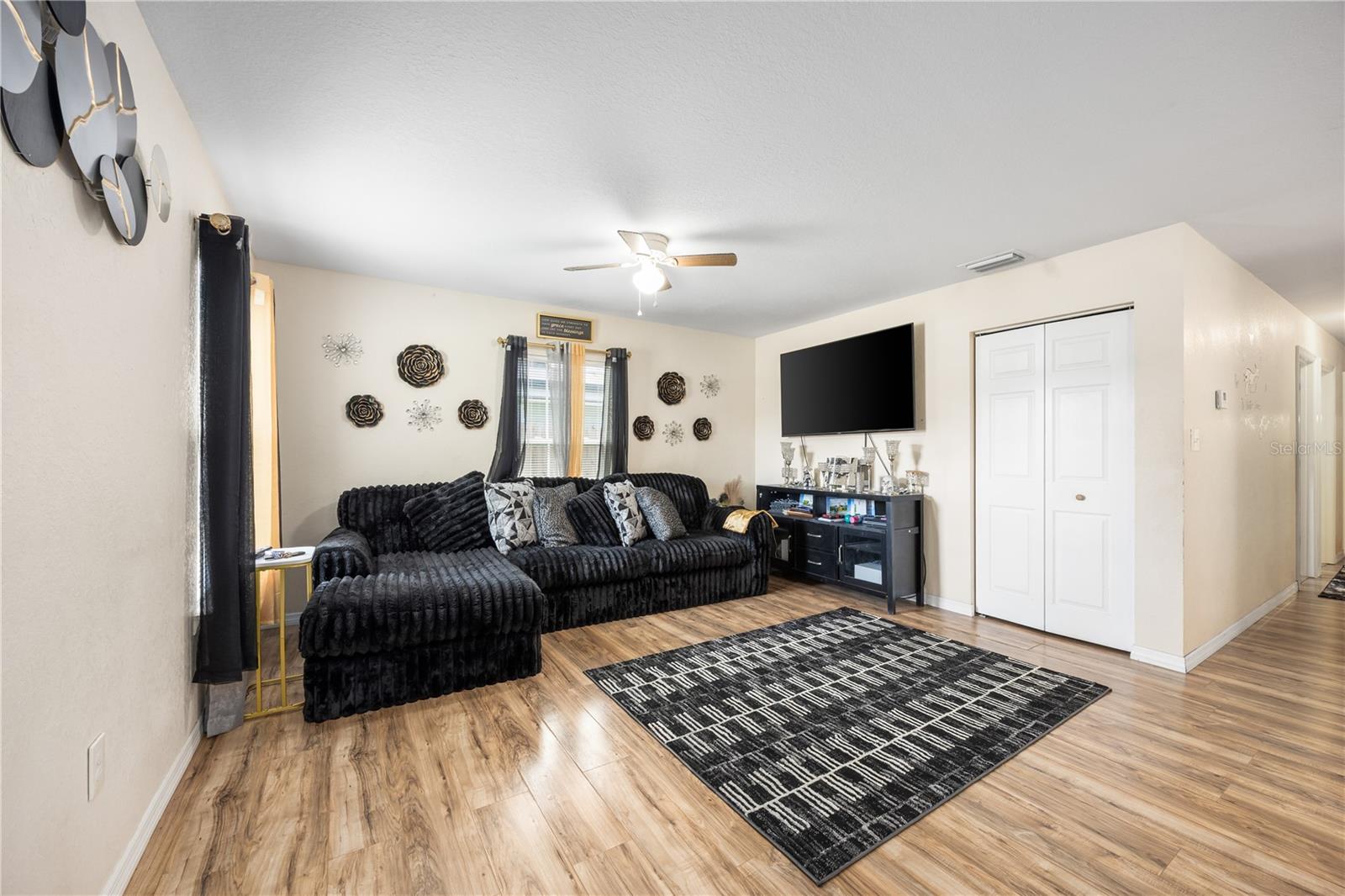 Image 4 of 23 For 1322 1st Avenue