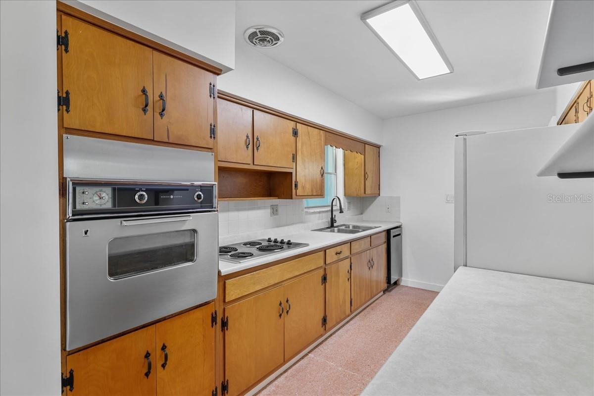 Image 10 of 30 For 1531 Grace Avenue