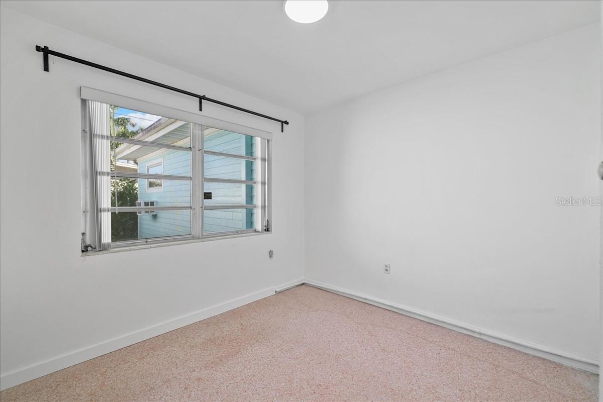 Image 14 of 30 For 1531 Grace Avenue