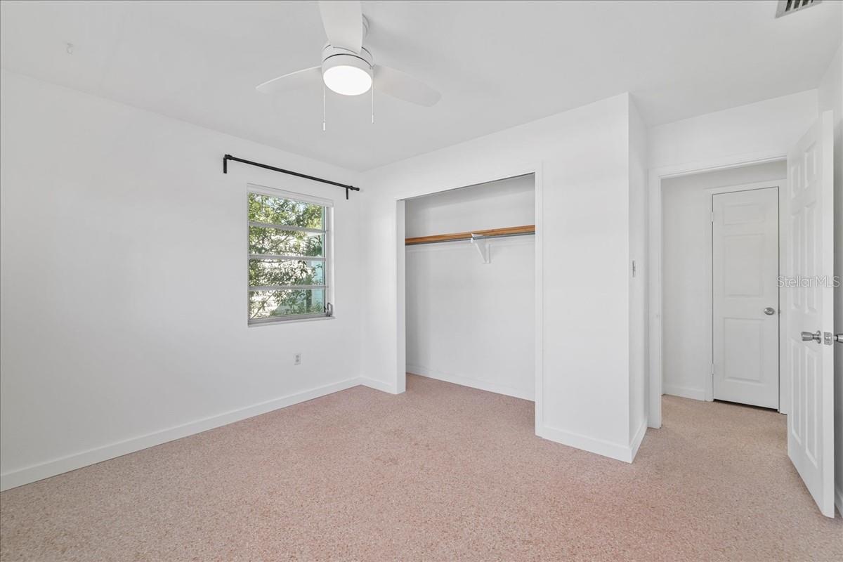 Image 17 of 30 For 1531 Grace Avenue