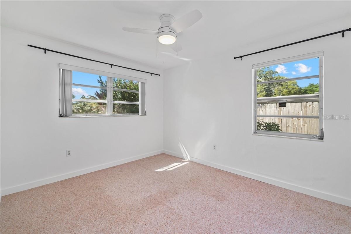 Image 18 of 30 For 1531 Grace Avenue