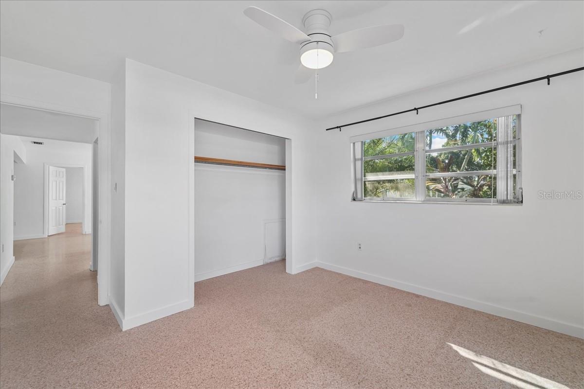 Image 19 of 30 For 1531 Grace Avenue