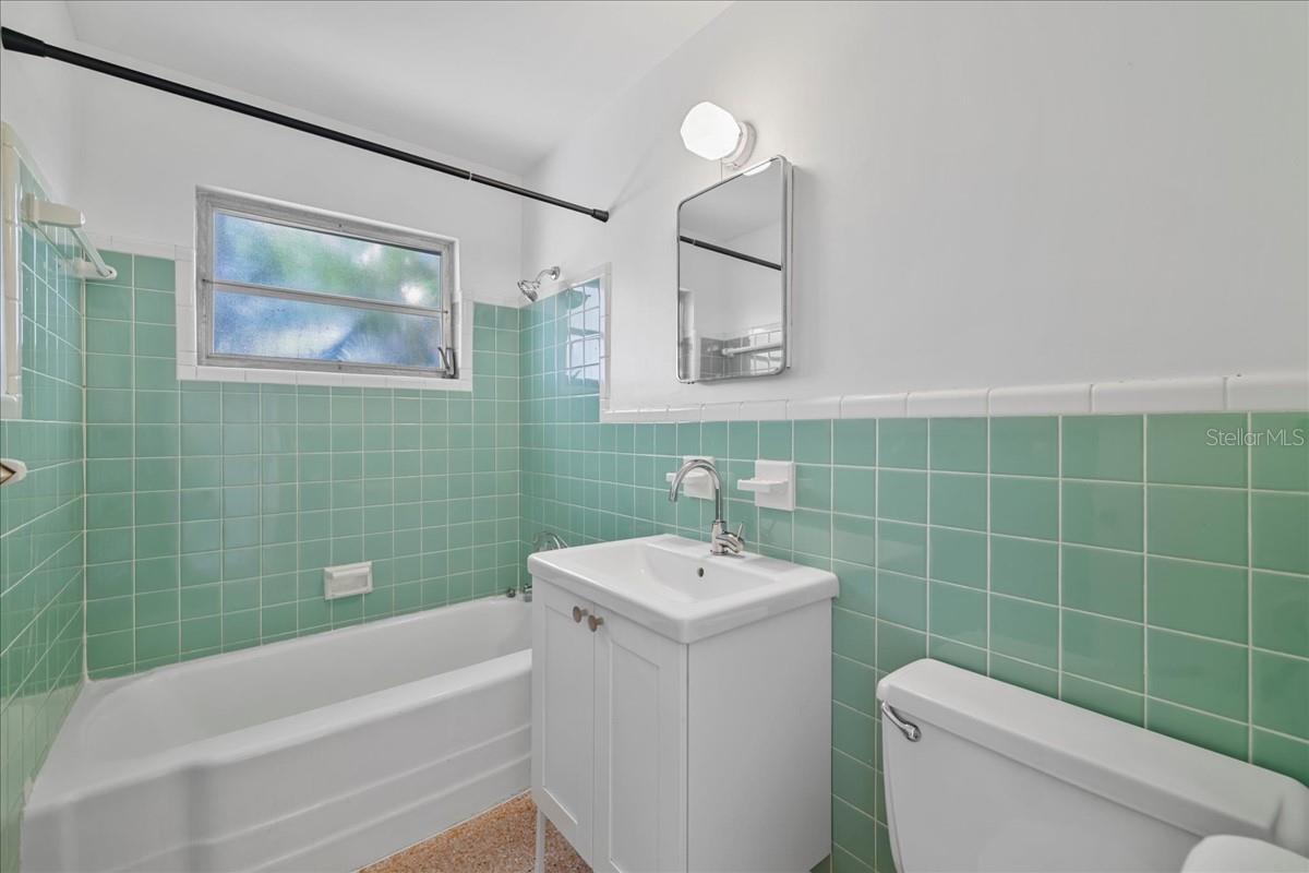 Image 20 of 30 For 1531 Grace Avenue