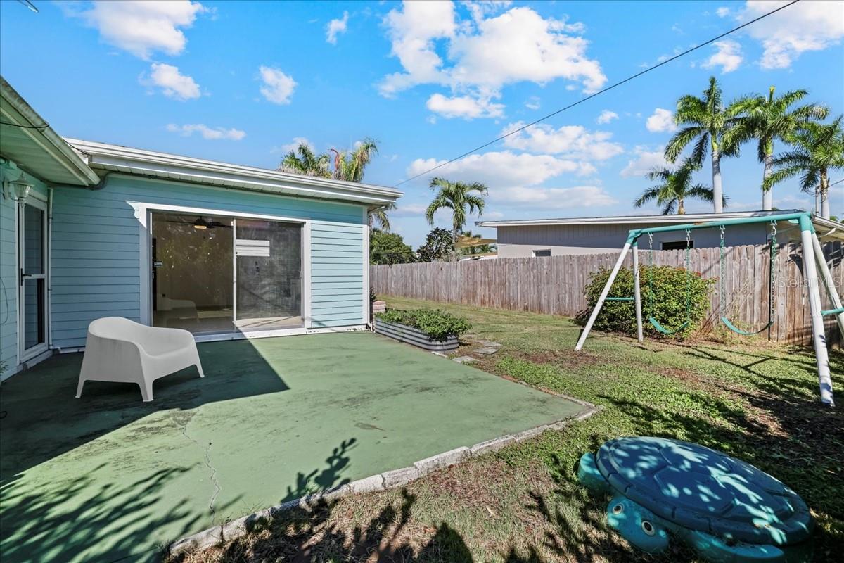 Image 24 of 30 For 1531 Grace Avenue