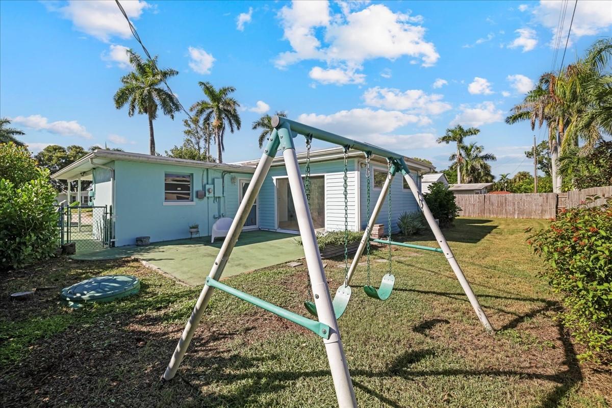 Image 25 of 30 For 1531 Grace Avenue