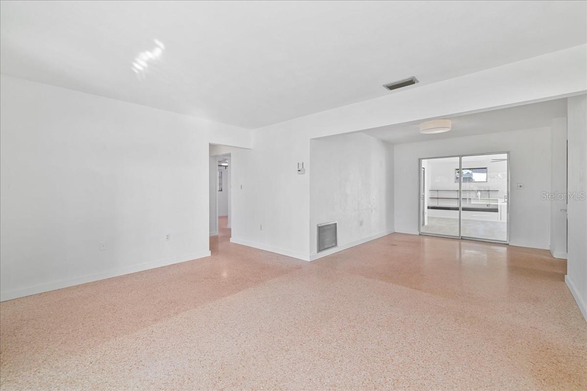 Image 4 of 30 For 1531 Grace Avenue