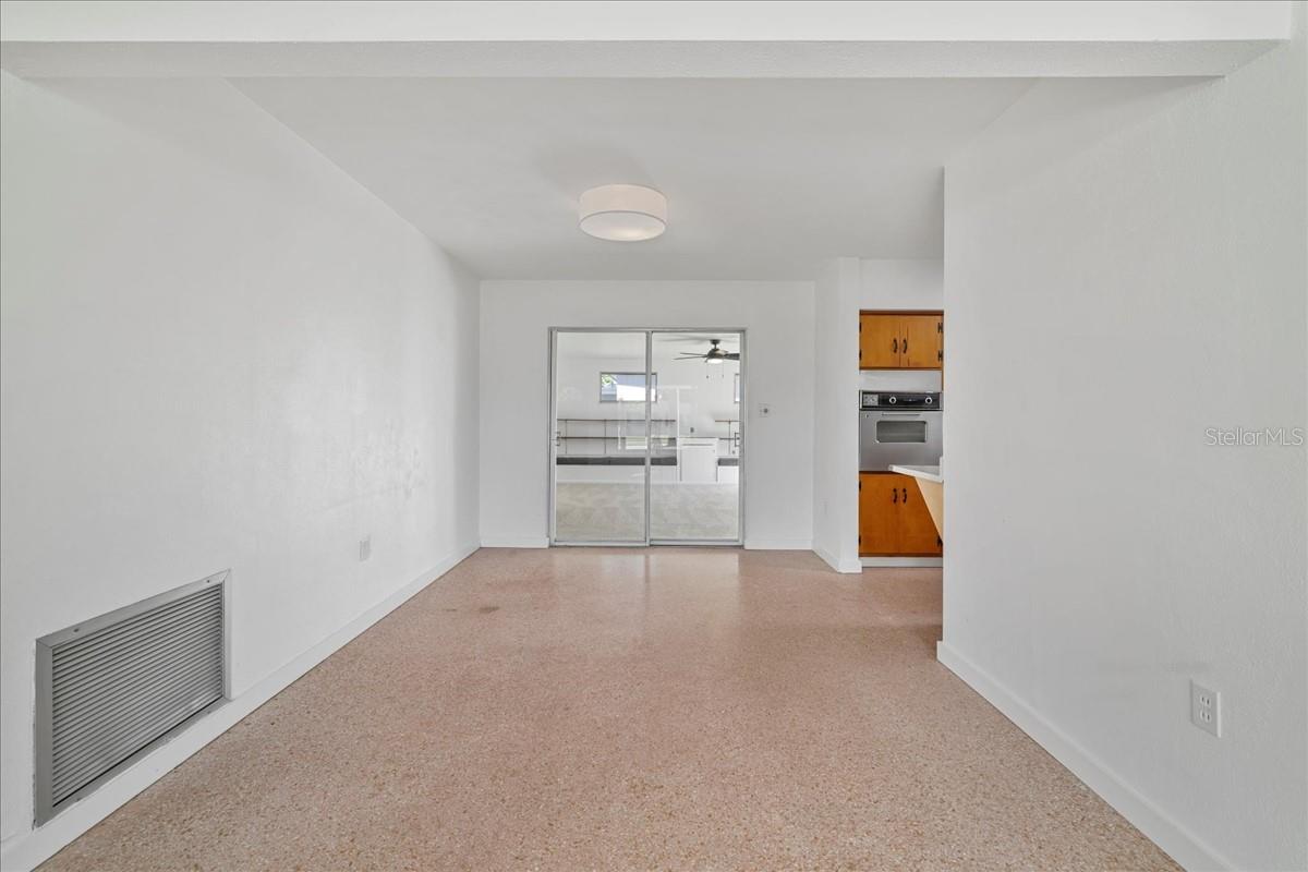 Image 7 of 30 For 1531 Grace Avenue