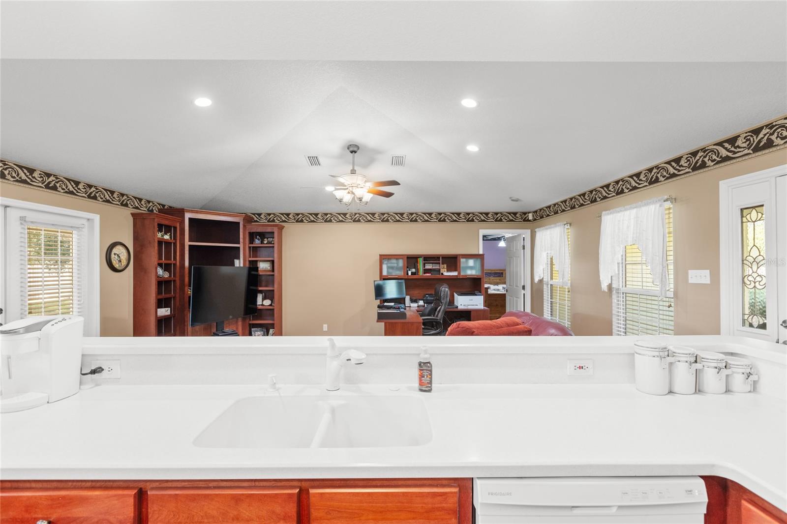 Image 35 of 66 For 618 44th Street