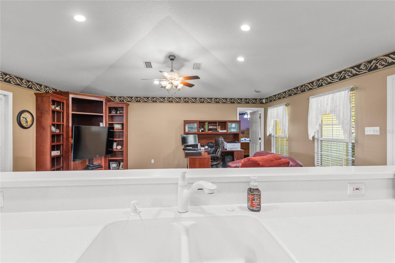 Image 37 of 66 For 618 44th Street