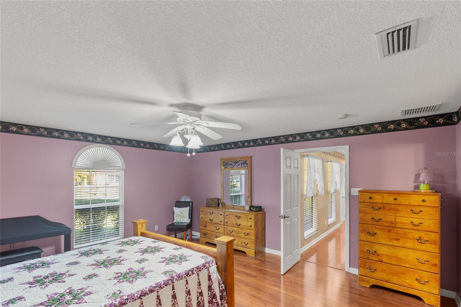 Image 52 of 66 For 618 44th Street