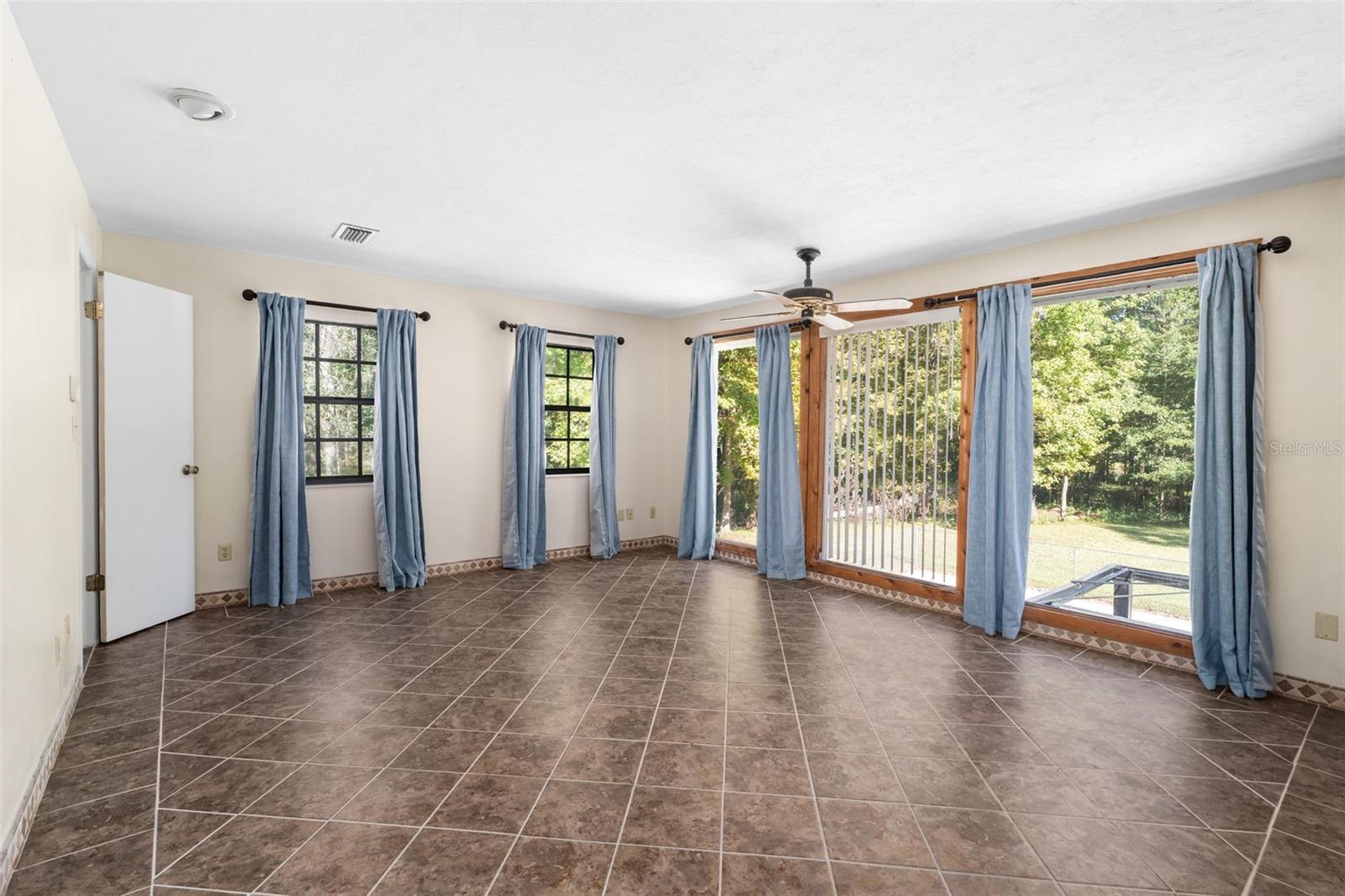 Image 17 of 53 For 4621 71st Boulevard