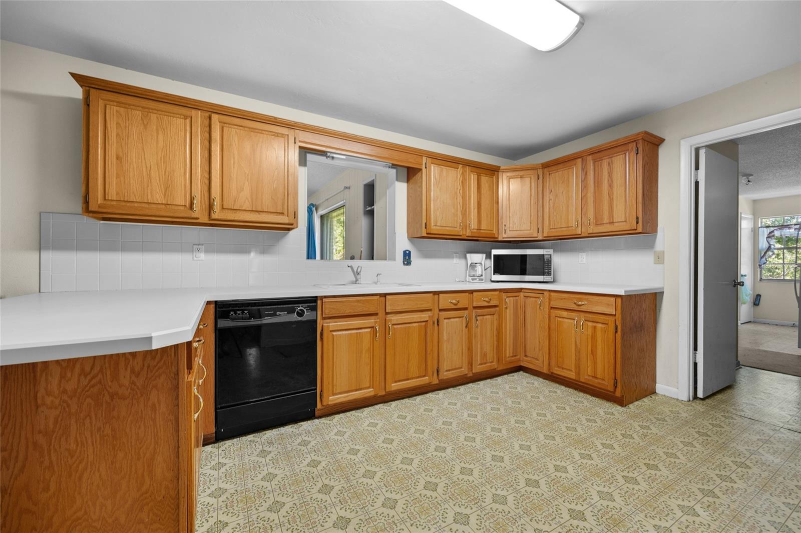 Image 20 of 83 For 960 Bethlehem Avenue