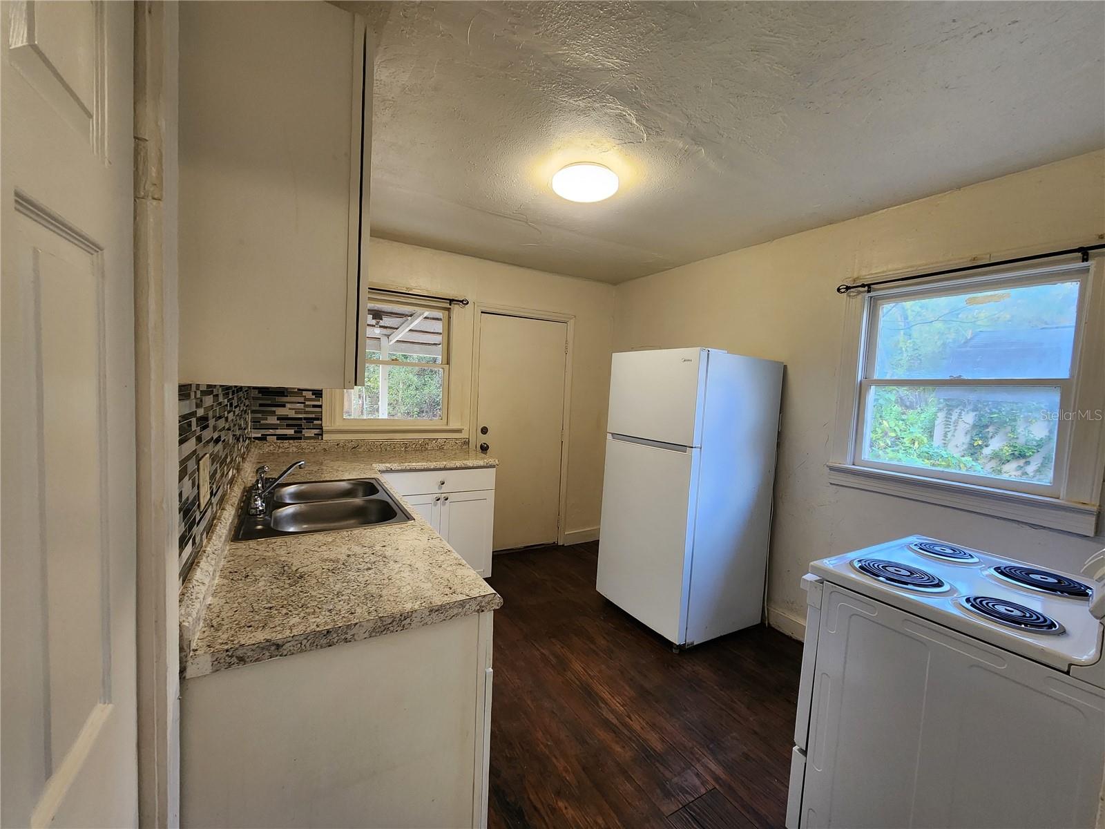 Image 16 of 42 For 1810 47 Terrace