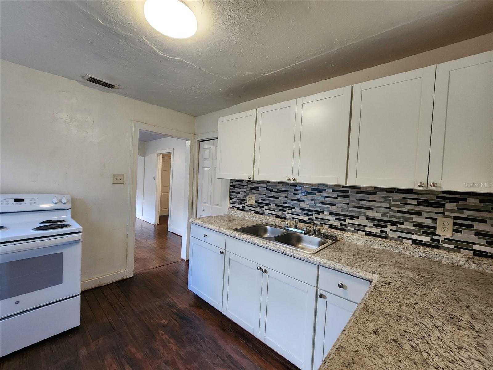 Image 19 of 42 For 1810 47 Terrace