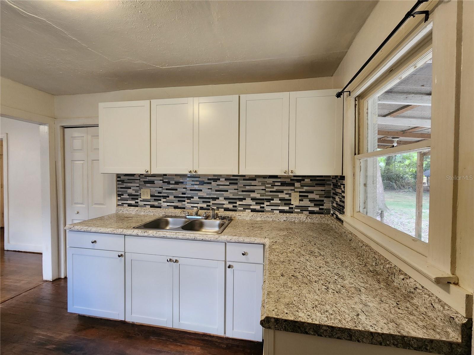 Image 20 of 42 For 1810 47 Terrace