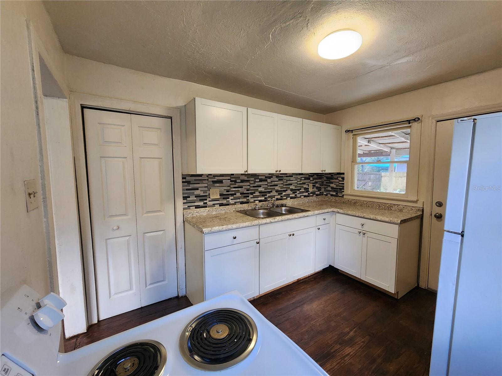 Image 21 of 42 For 1810 47 Terrace