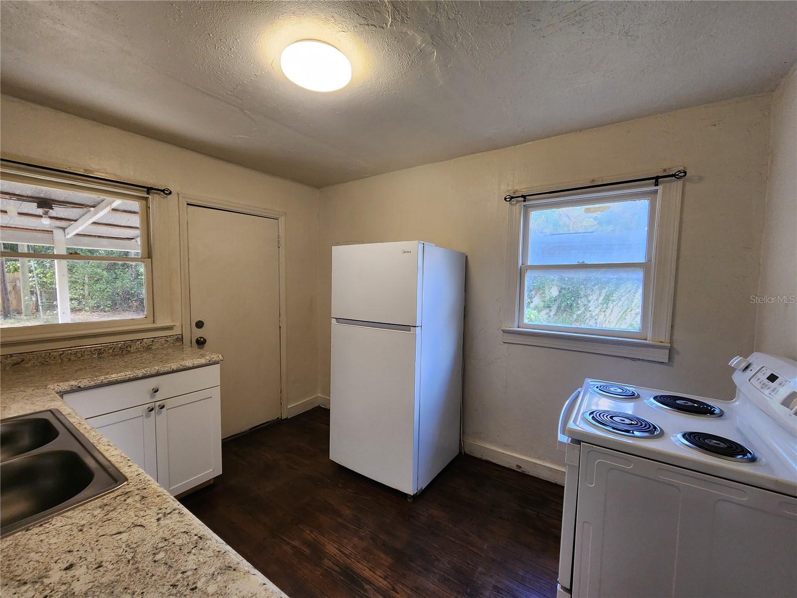 Image 22 of 42 For 1810 47 Terrace