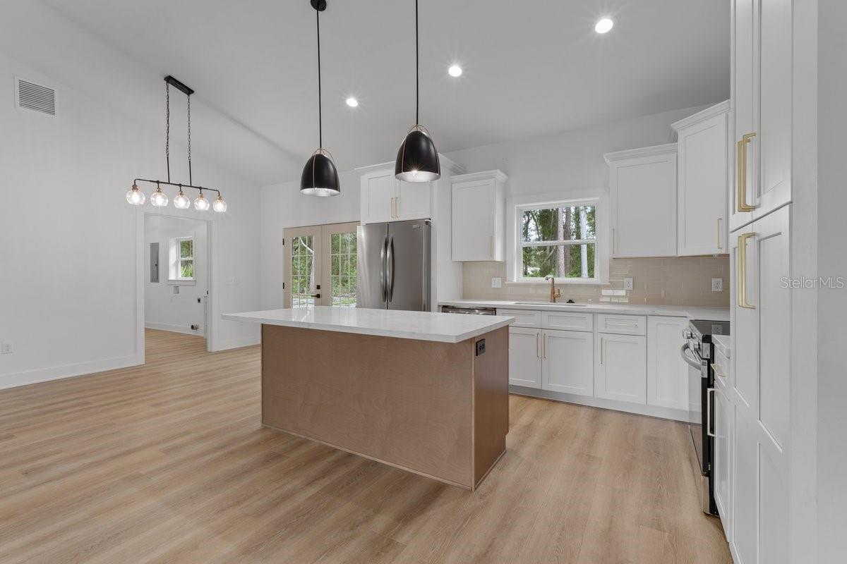 Image 10 of 33 For 17391 81 Terrace