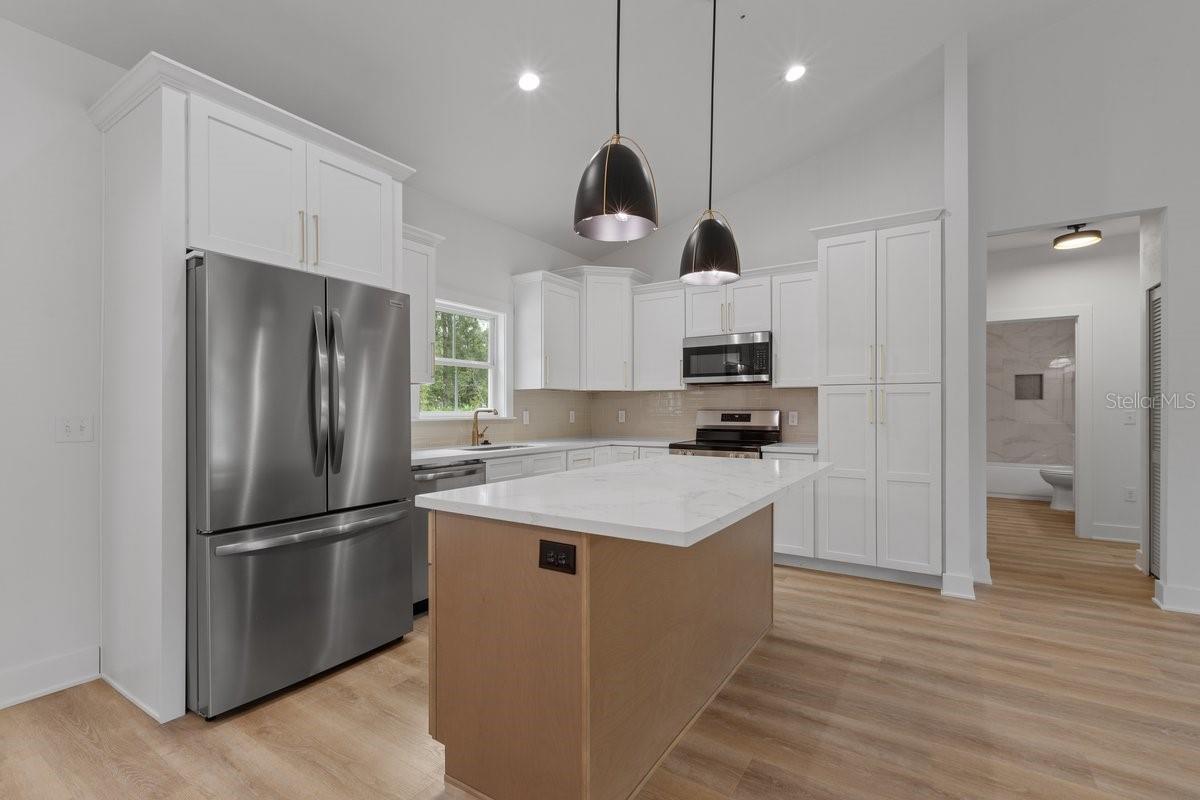 Image 12 of 33 For 17391 81 Terrace